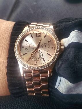 Rose Gold  Bracelet Watch w/ a Crystal Accent Bezel by FMD. LIKE NEW. no box.